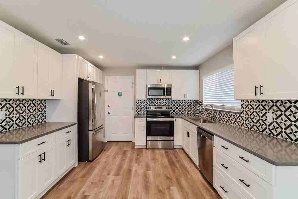 1429 Madrid Way - Photo 7 of 16