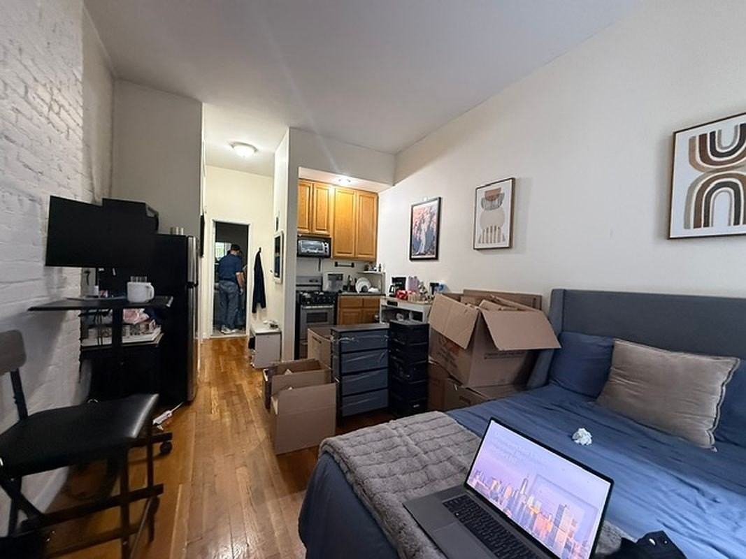 304 E 81st St #2C - Photo 2 of 5