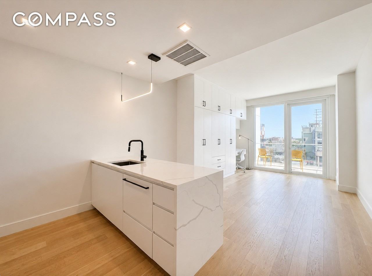 3734 33rd St #7H - Photo 4 of 15