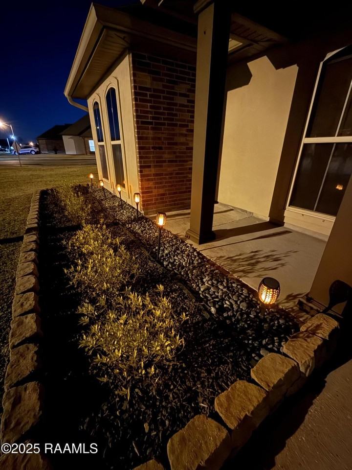 101 Spanish Moss Ln - Photo 2 of 50