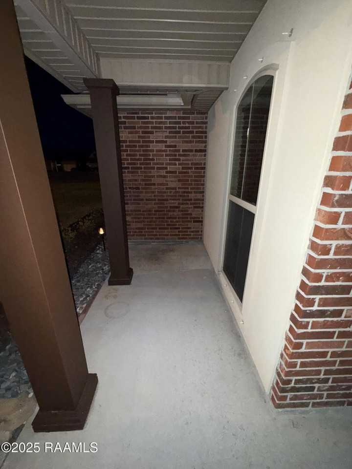 101 Spanish Moss Ln - Photo 3 of 50