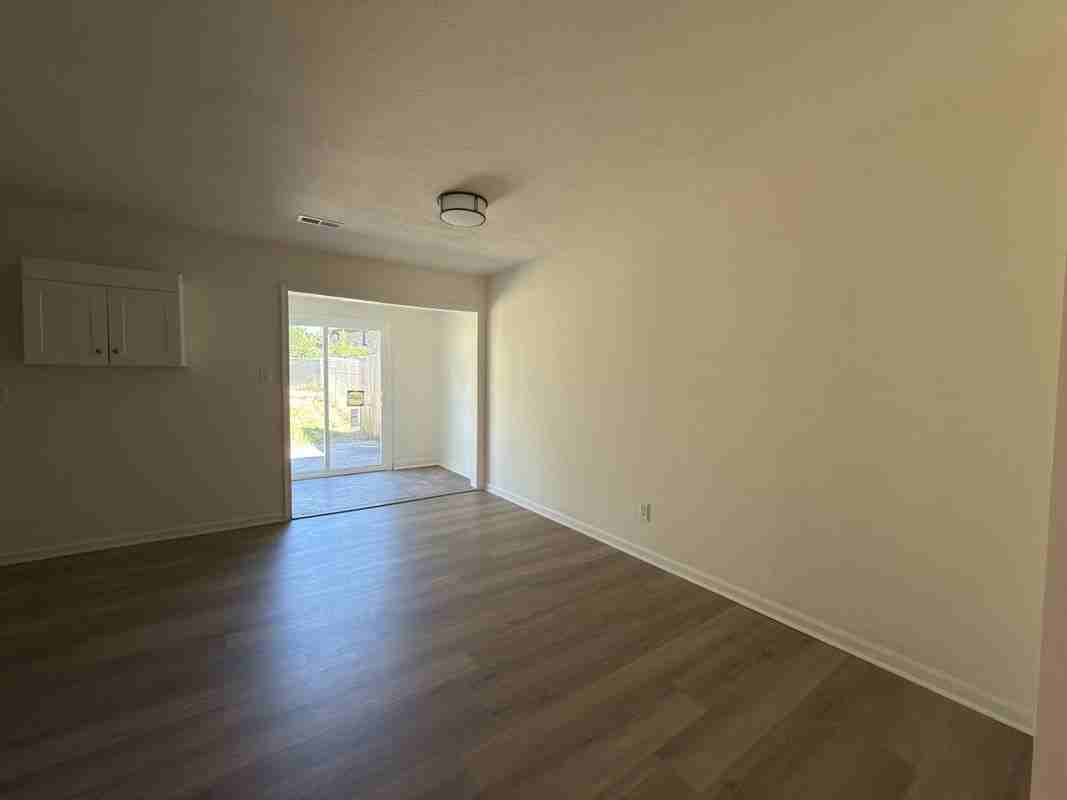 407 Olde Greenwich Cir - Photo 2 of 21