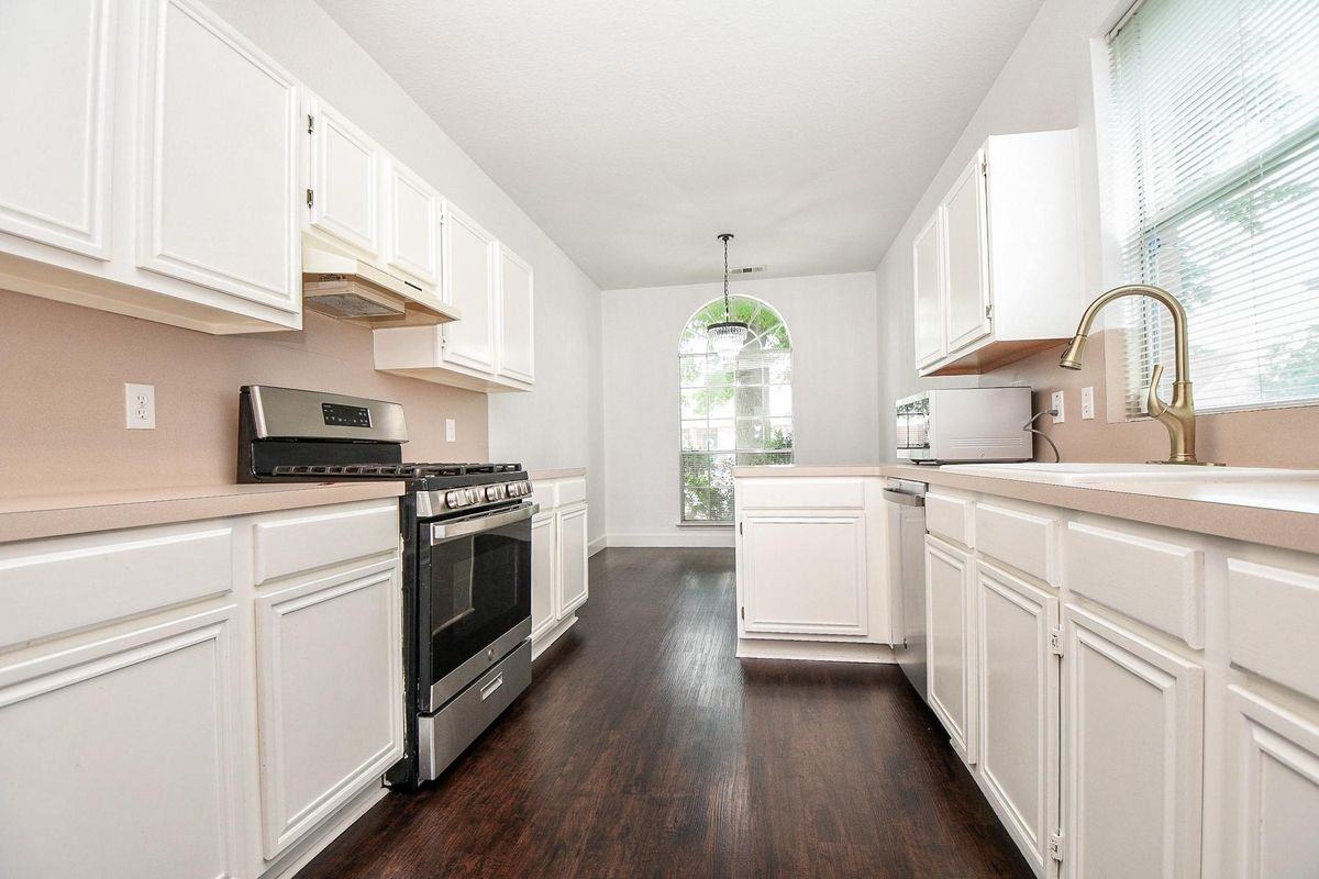 2911 Copper Cliff Dr - Photo 2 of 3