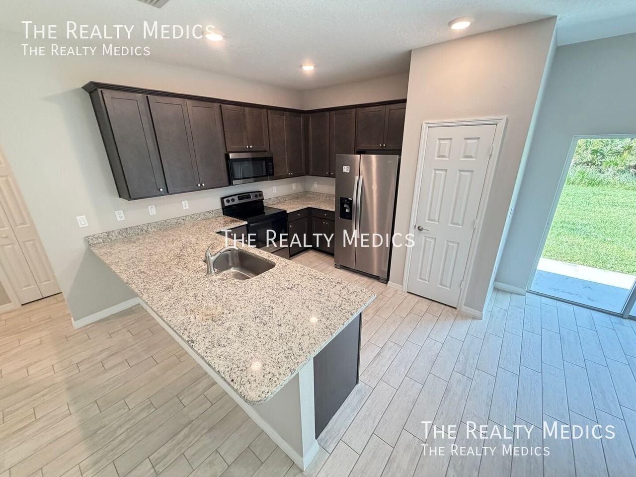 370 San Remo Rd Sw - Photo 3 of 20