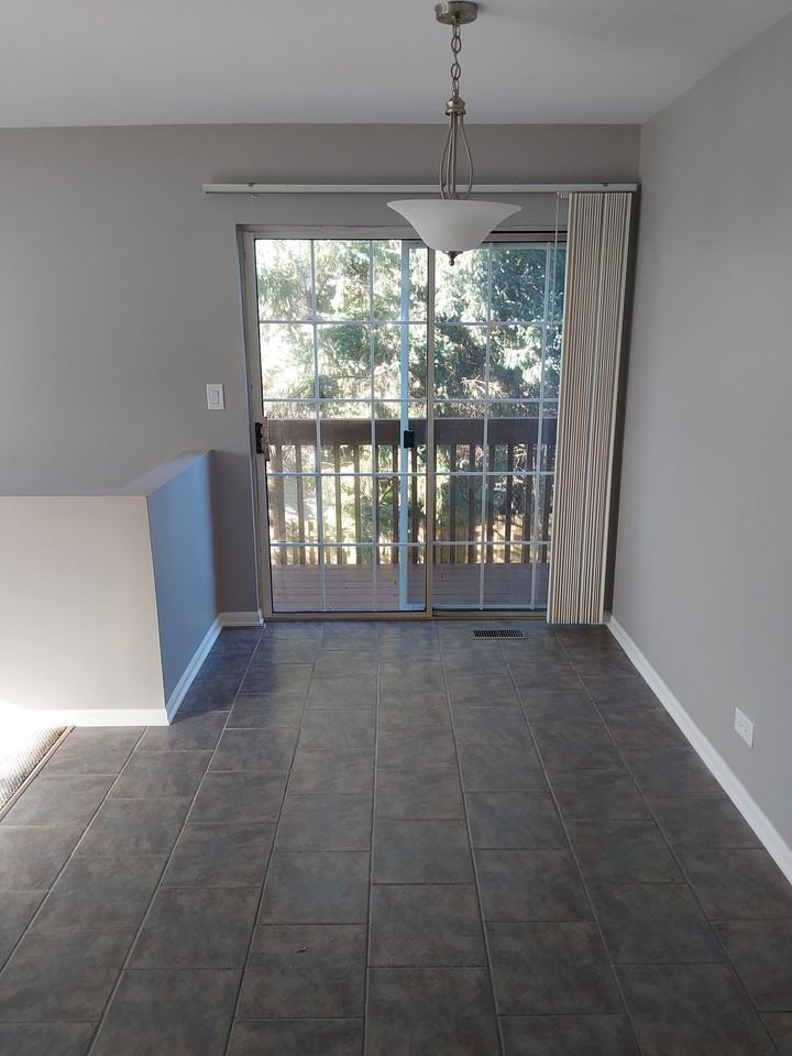 1276 Sandhurst Ln #3 - Photo 5 of 12