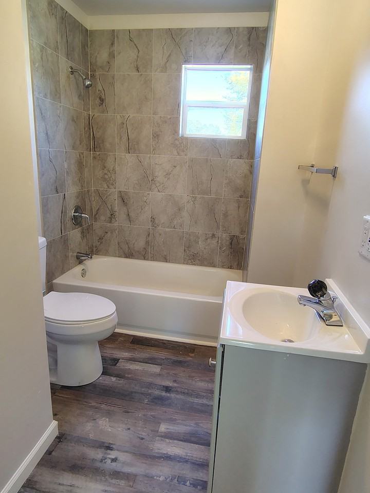 412 Henderson St - Photo 4 of 14