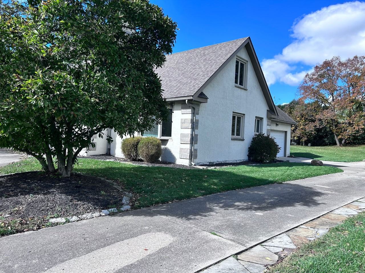 2065 Old Falls Dr - Photo 4 of 6