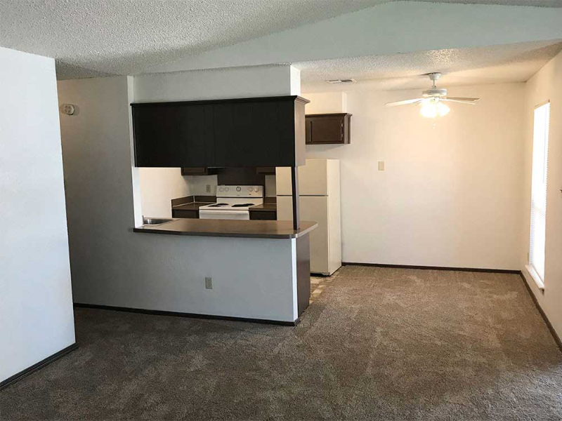 1019 Aspen Cir - Photo 2 of 10