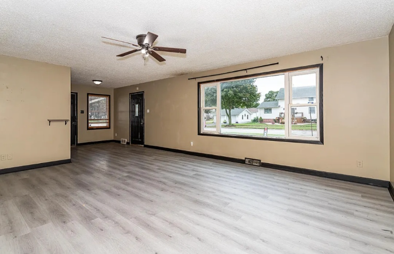 327 S Cedar St - Photo 5 of 18