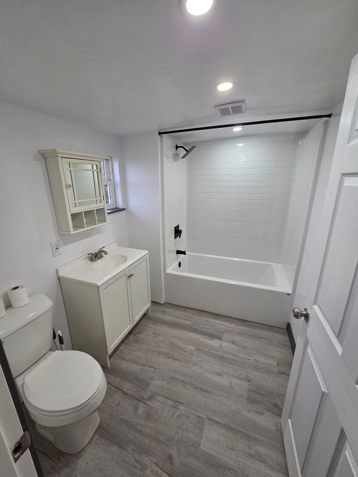 933 Sutter St - Photo 6 of 10