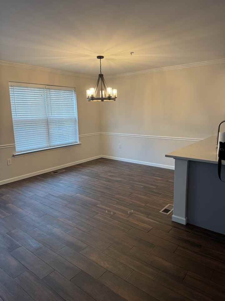 141 Hampshire Dr - Photo 2 of 22