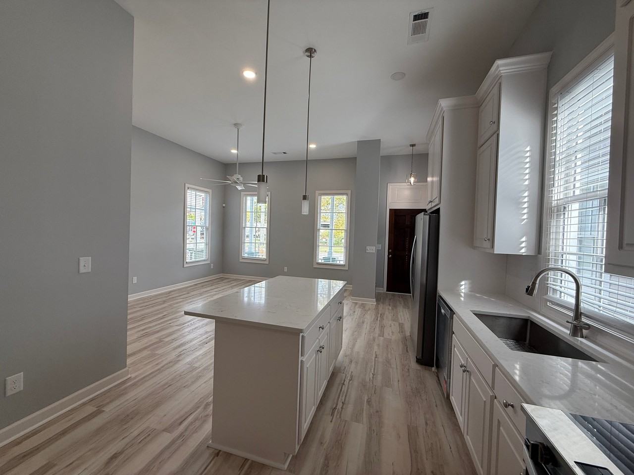 1619 3rd Ave - Photo 2 of 13