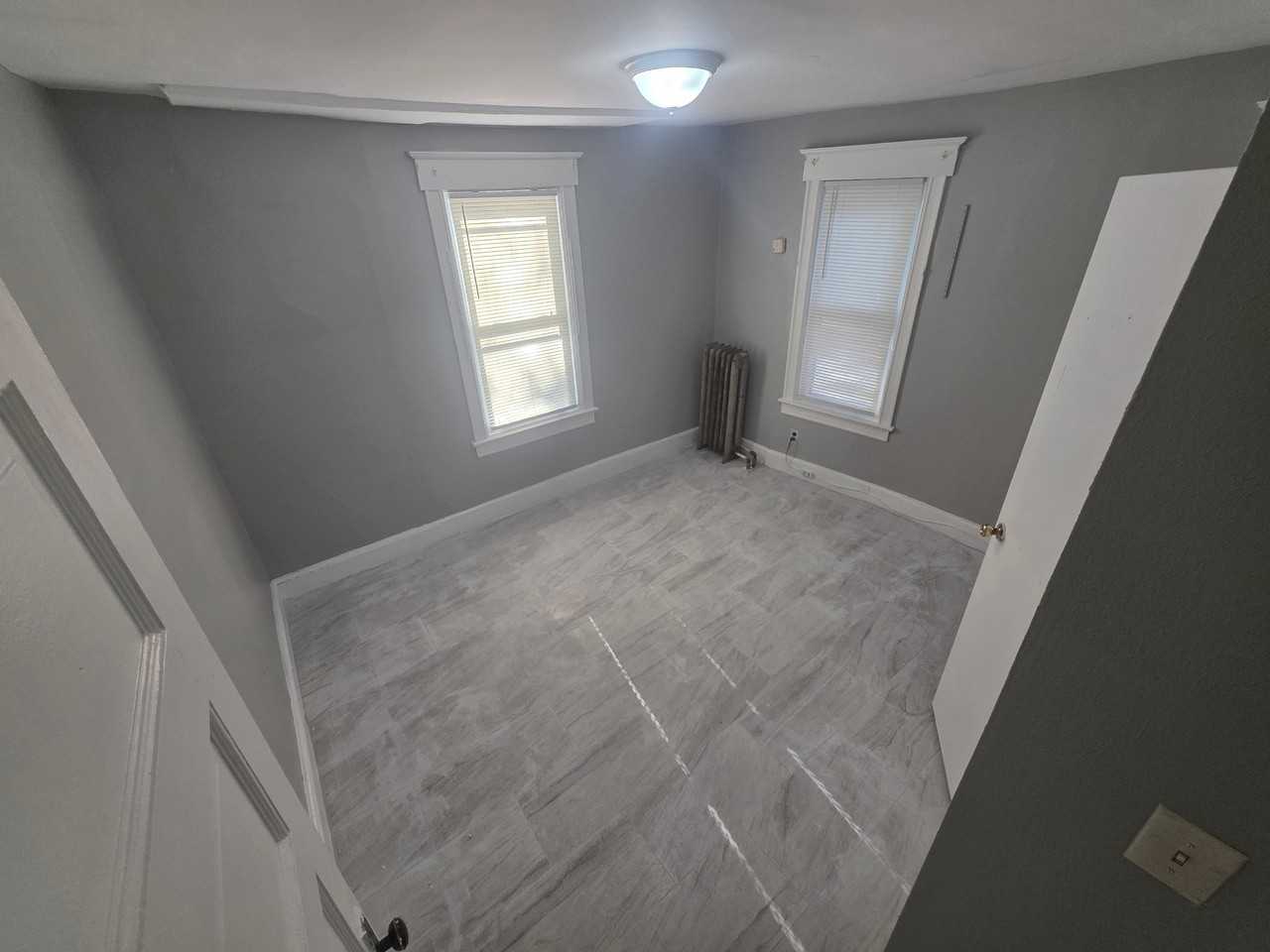 571 Rutherford Ave - Photo 3 of 9