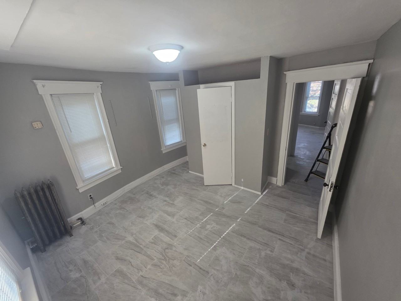 571 Rutherford Ave - Photo 4 of 9