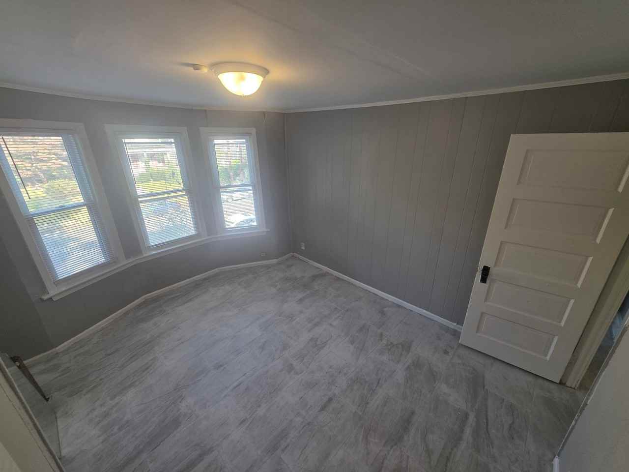 571 Rutherford Ave - Photo 6 of 9