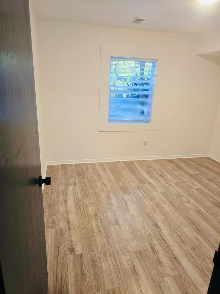 628 Whites Rd #4 - Photo 6 of 9