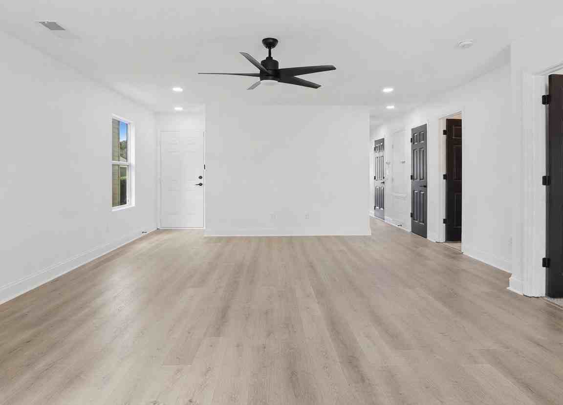 277 Bermuda Lakes Dr - Photo 5 of 7