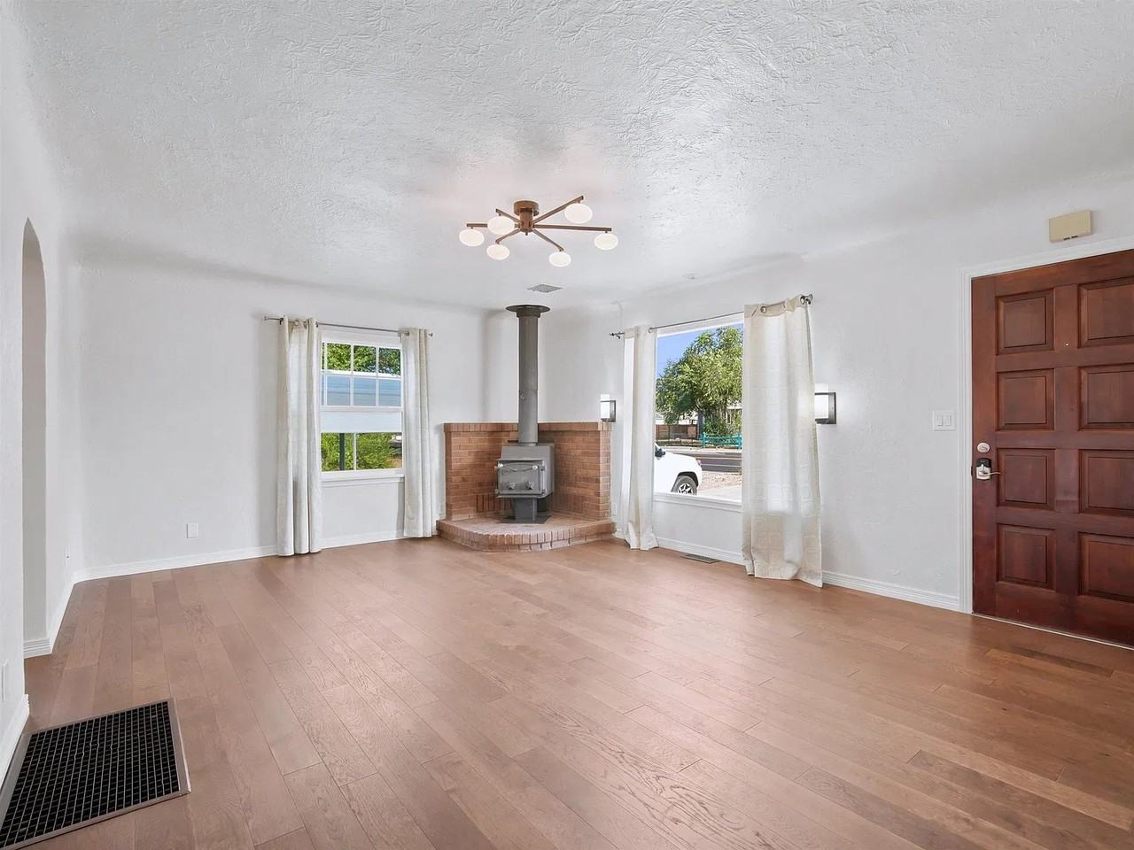 1715 Grand Ave - Photo 3 of 20
