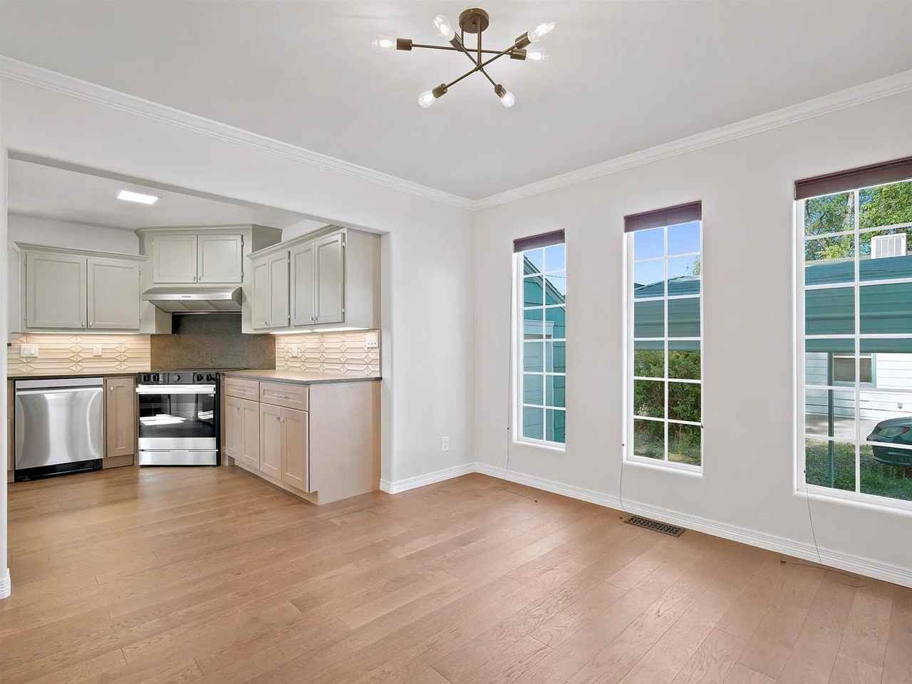 1715 Grand Ave - Photo 5 of 20