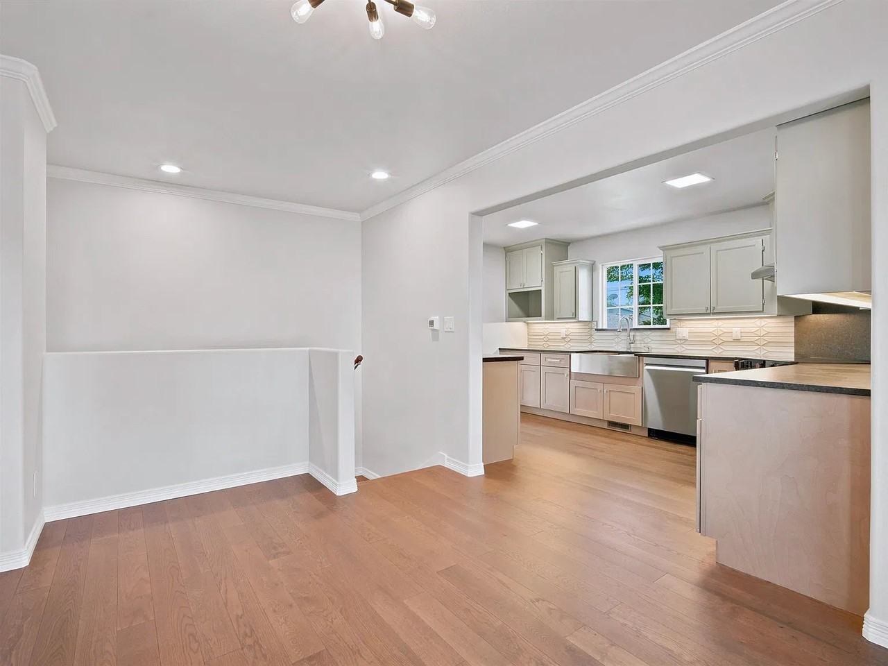 1715 Grand Ave - Photo 6 of 20