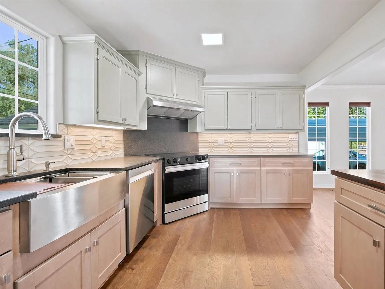 1715 Grand Ave - Photo 7 of 20