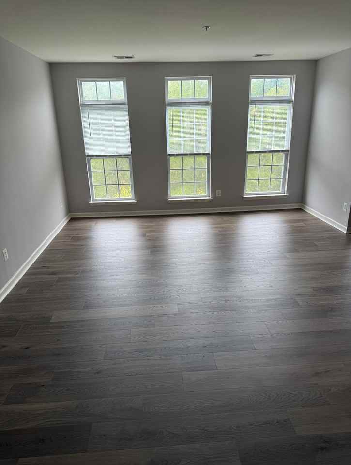 1039 Treeland Way - Photo 3 of 25
