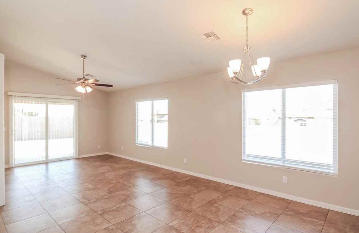 5727 S 27th Ln - Photo 2 of 9