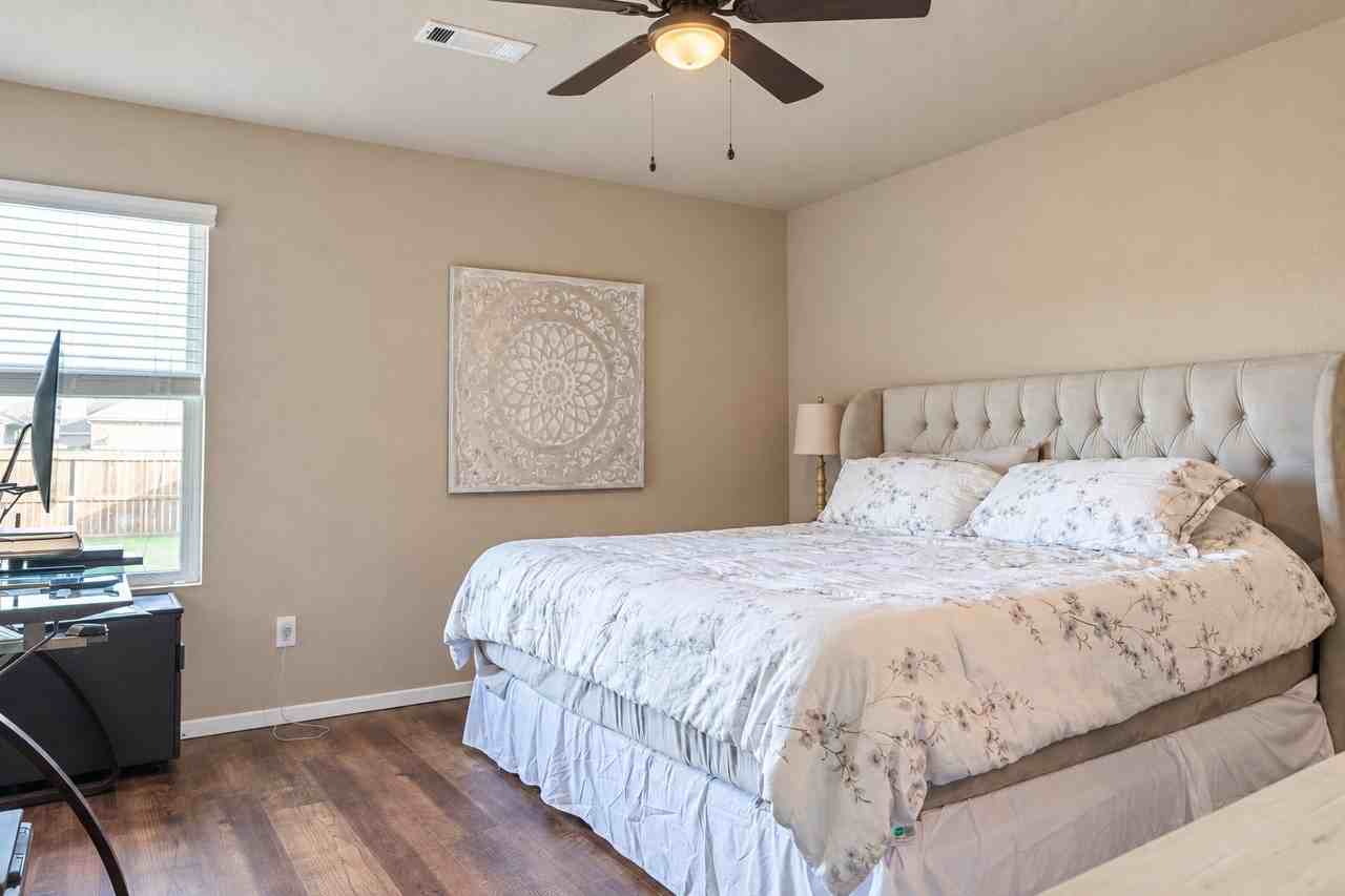 246 E Anabranch Ct - Photo 4 of 12