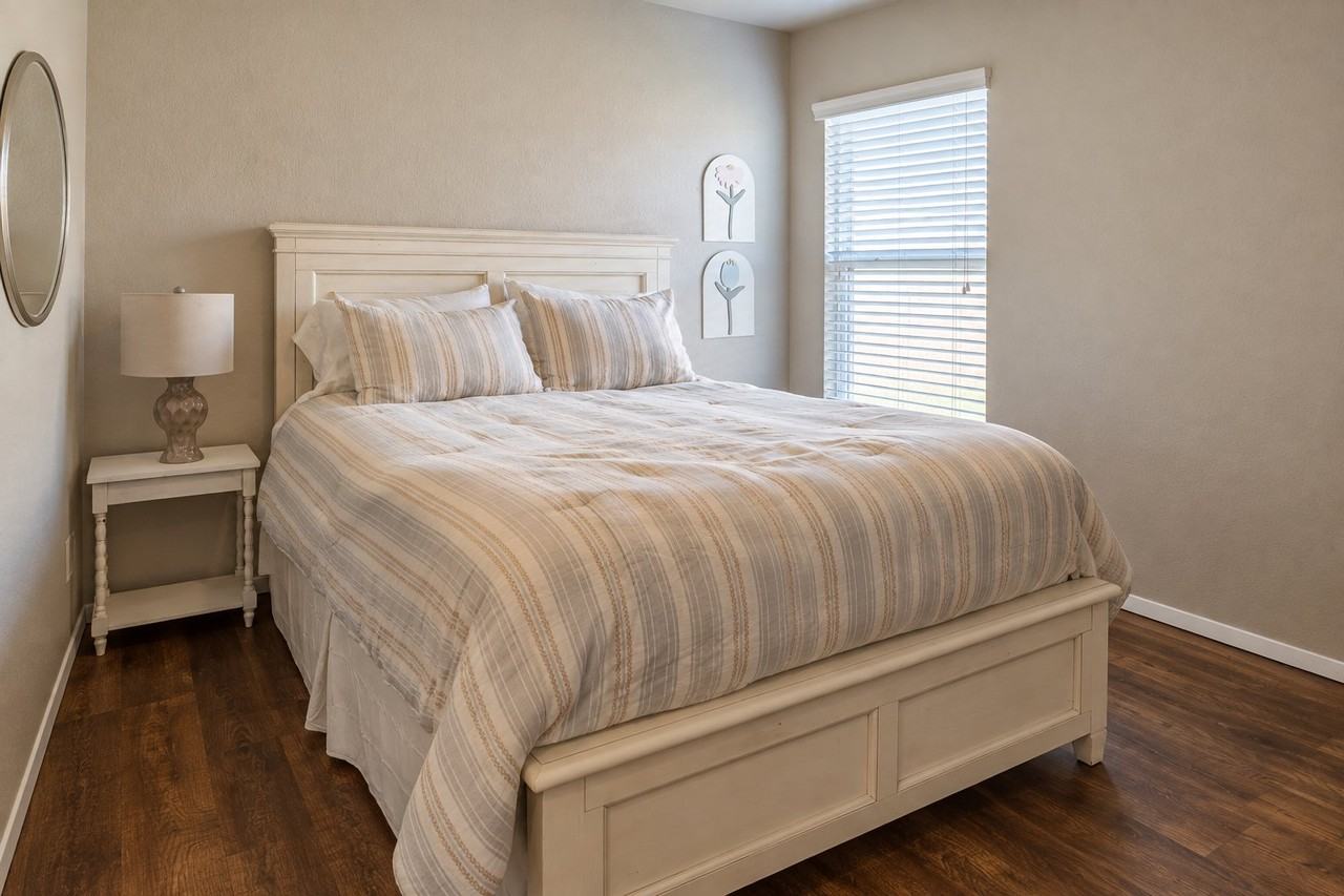 246 E Anabranch Ct - Photo 6 of 12
