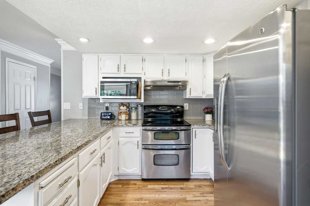 11209 S Christopher Cir - Photo 2 of 8