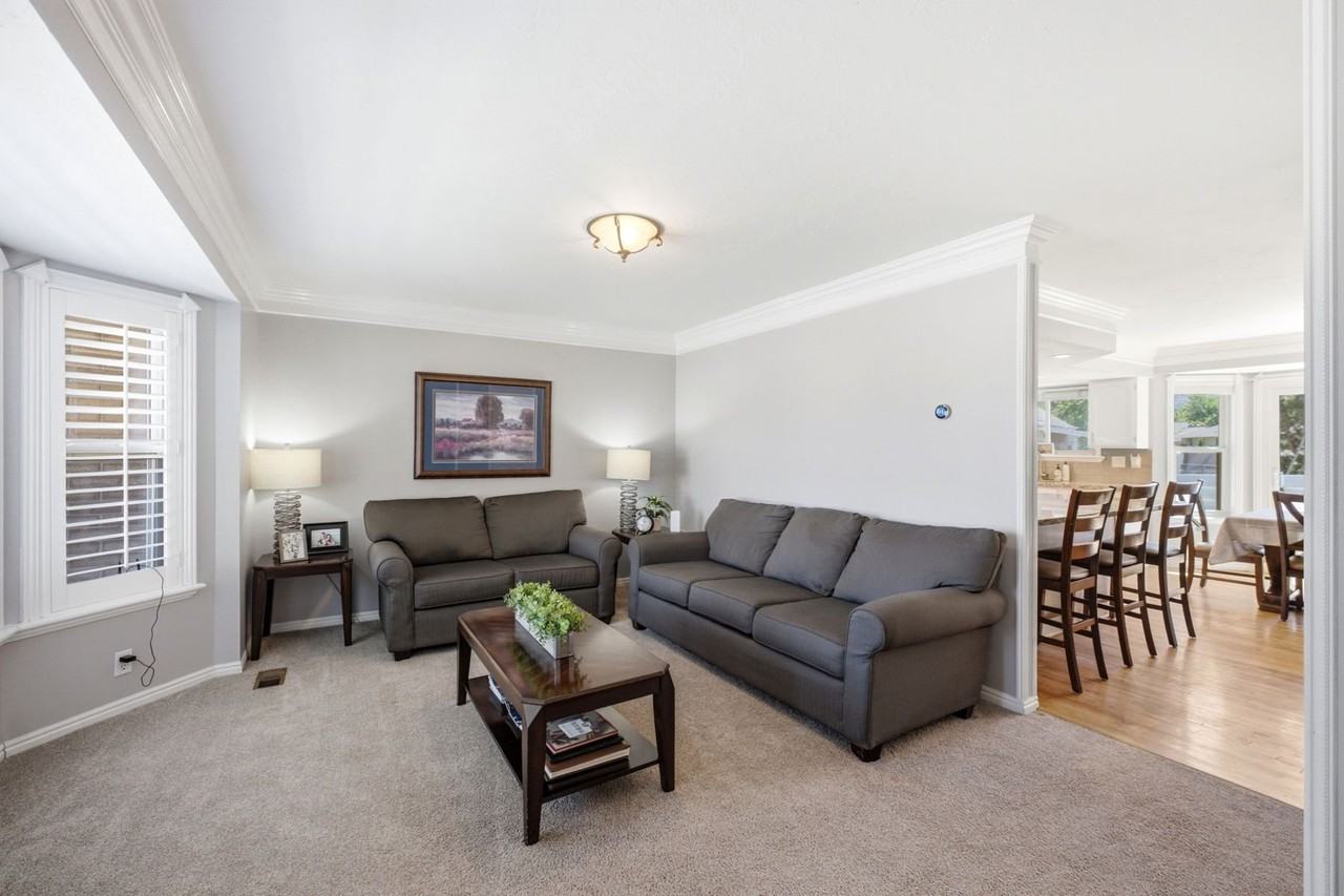 11209 S Christopher Cir - Photo 3 of 8