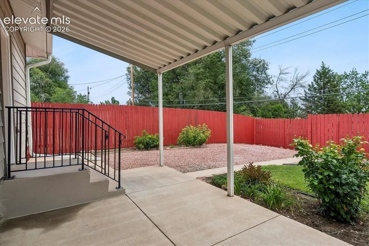 1333 Edith Ln - Photo 2 of 20