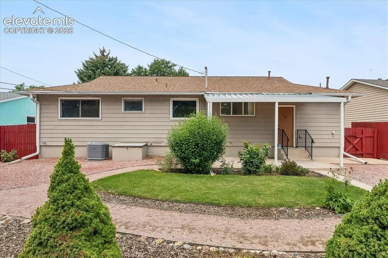 1333 Edith Ln - Photo 4 of 20