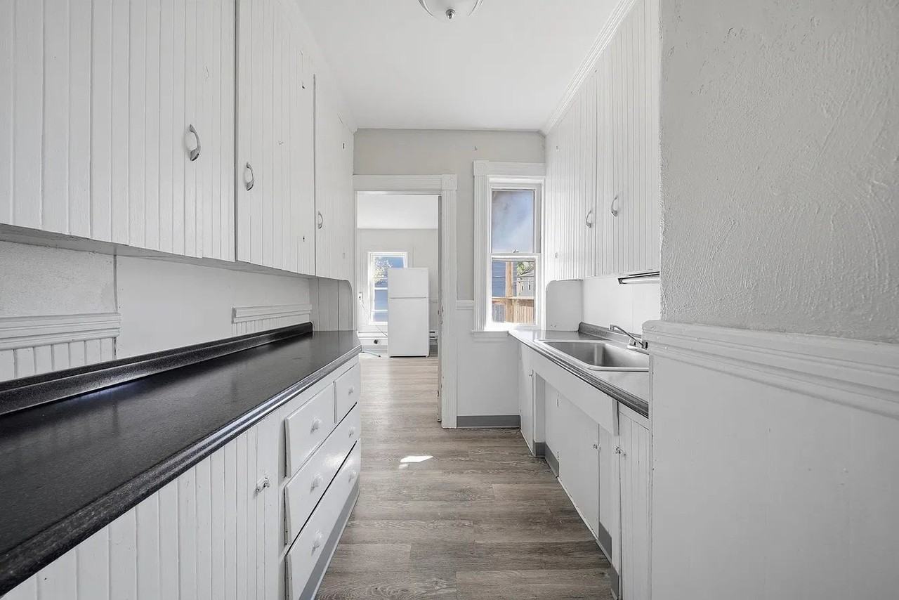 551 Montgomery St #2 - Photo 4 of 20