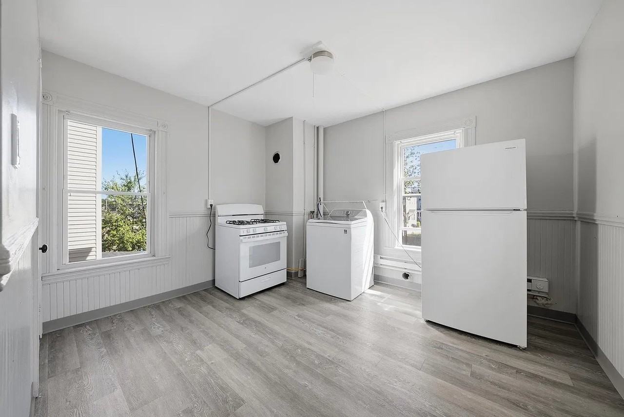 551 Montgomery St #2 - Photo 5 of 20
