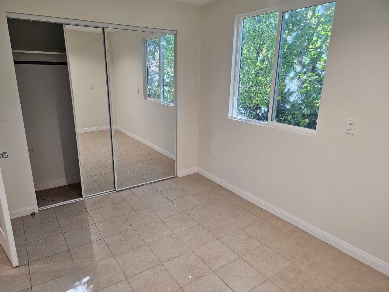 1040 Hollister St - Photo 7 of 7