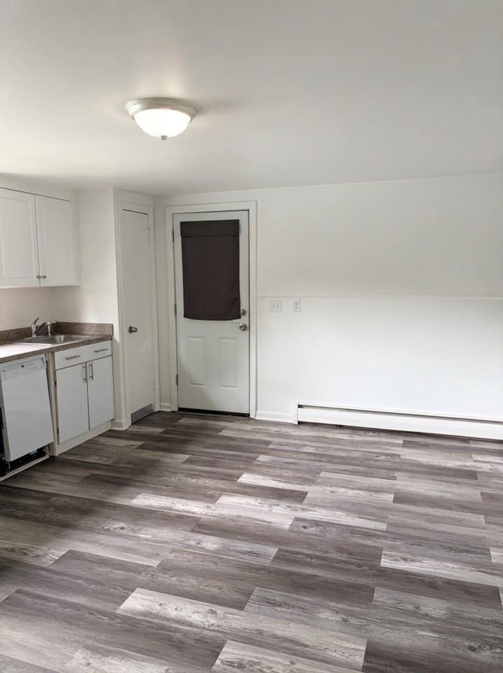 240 Foxon Blvd #2R - Photo 3 of 8
