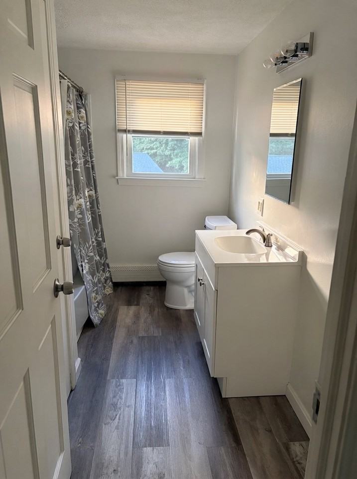240 Foxon Blvd #2R - Photo 5 of 8