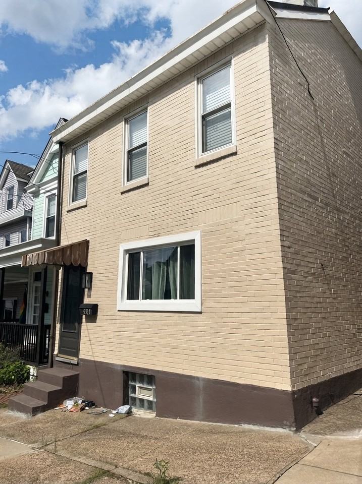 209 57th St - Photo 2 of 15