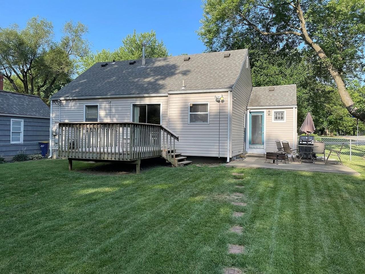 5301 Russell St - Photo 2 of 15