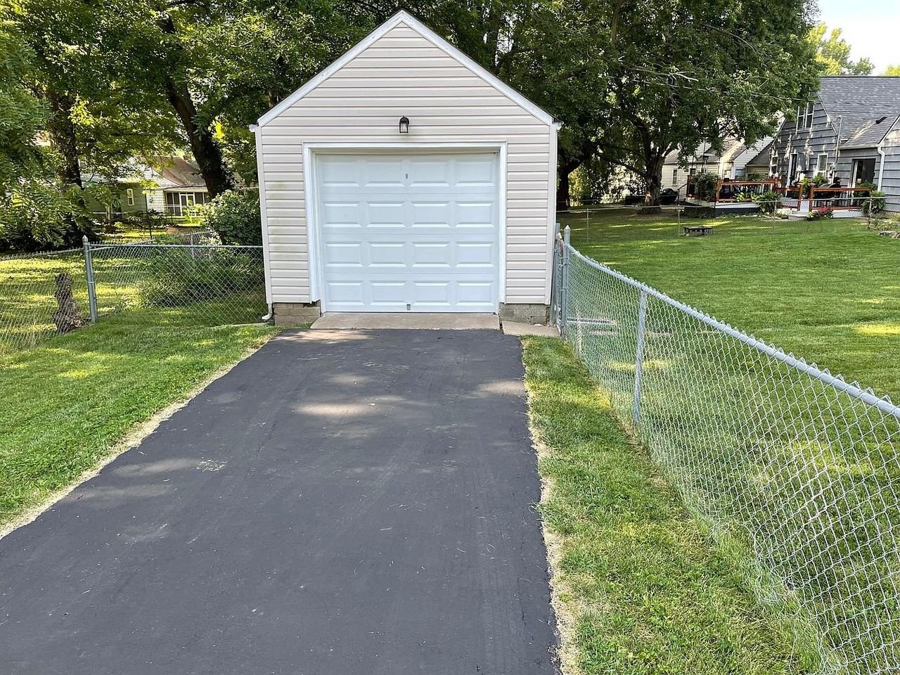 5301 Russell St - Photo 3 of 15