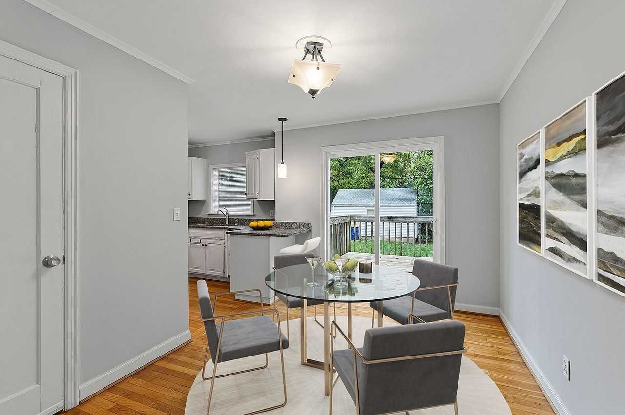 5301 Russell St - Photo 5 of 15