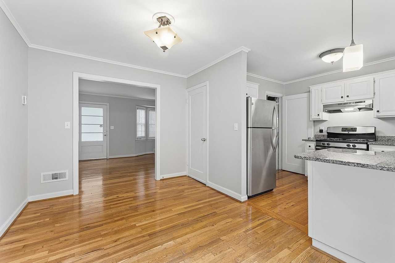 5301 Russell St - Photo 7 of 15