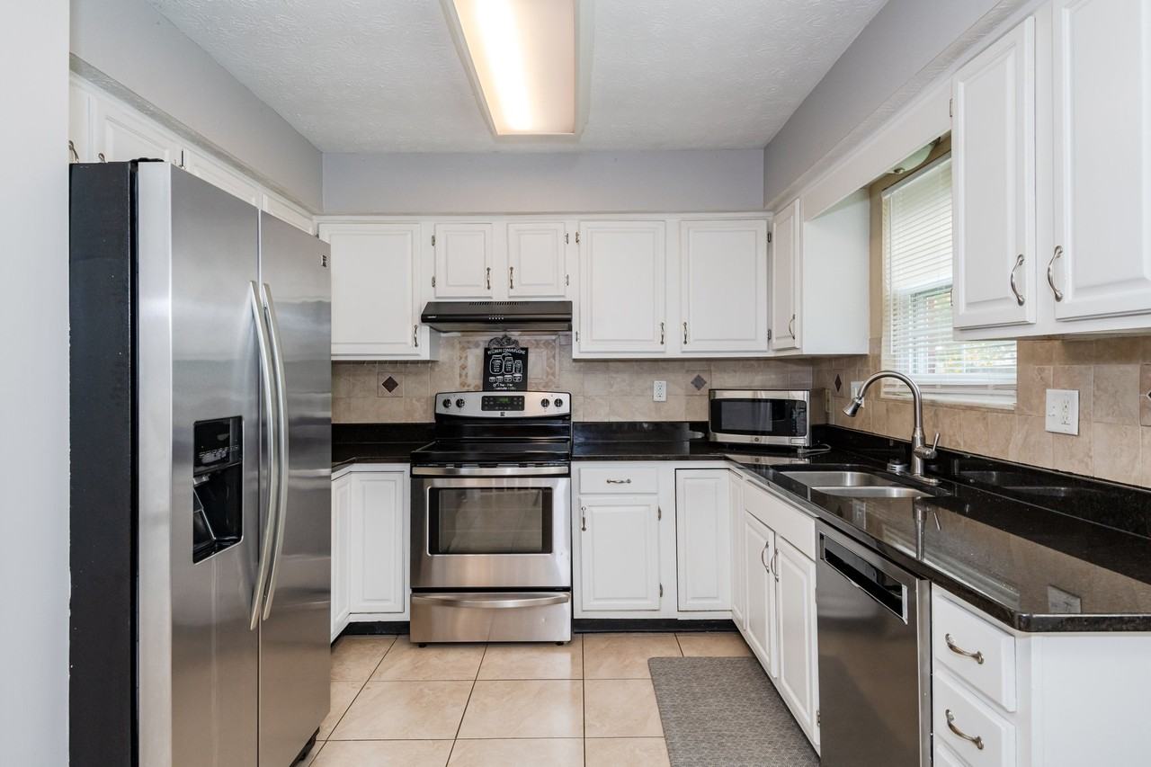 1014 Millerton Dr - Photo 3 of 41