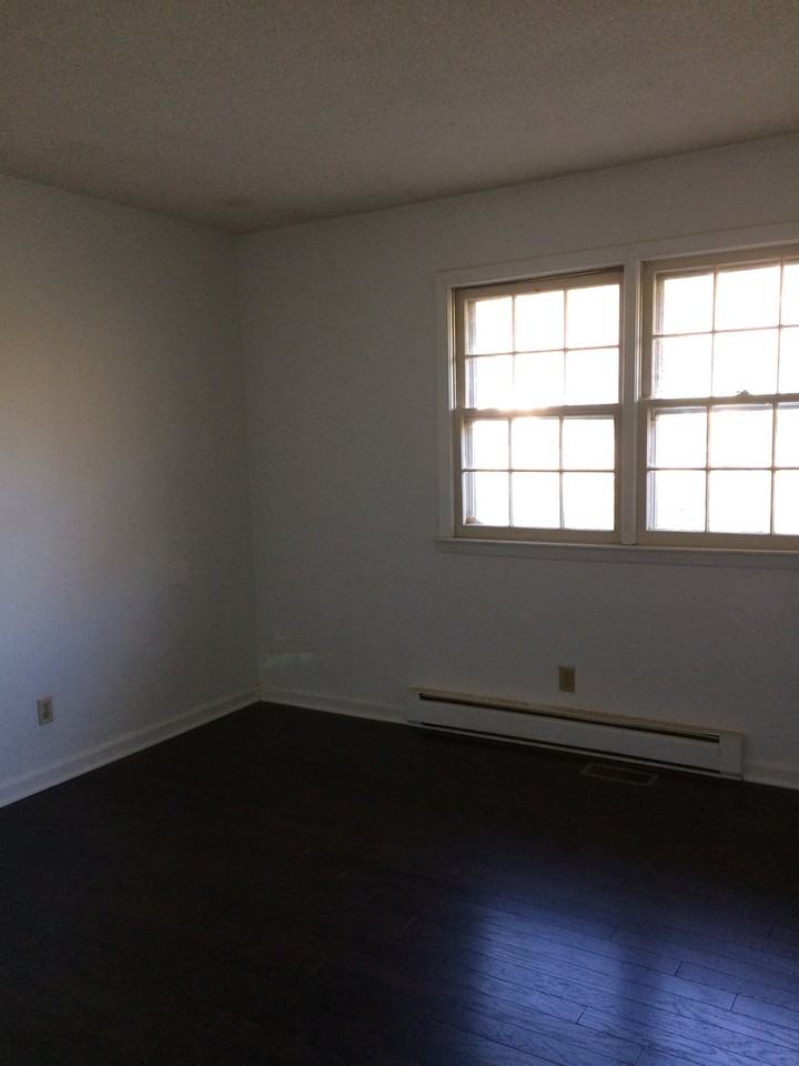 3820 Weyburn Rd - Photo 5 of 10