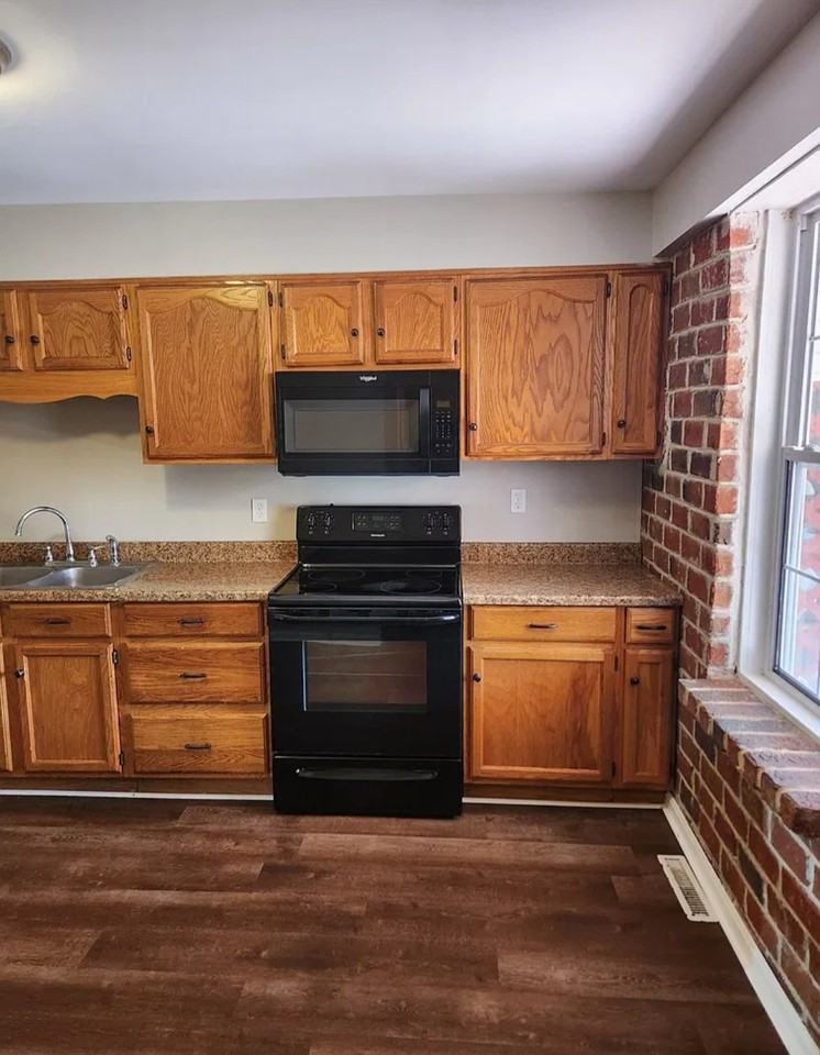 934 W Main St - Photo 7 of 20