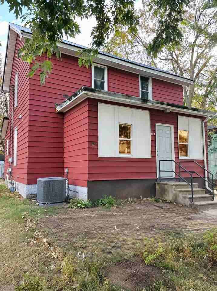 309 Elm St - Photo 3 of 20