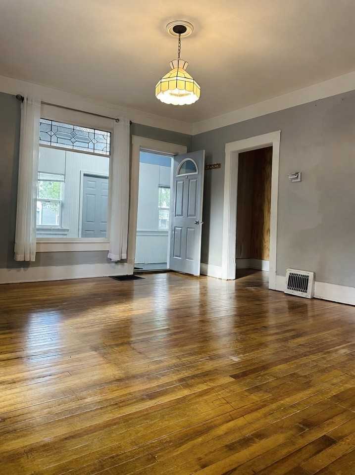 309 Elm St - Photo 4 of 20