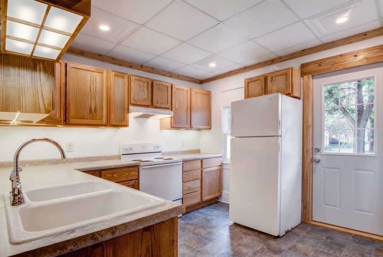 309 Elm St - Photo 7 of 20