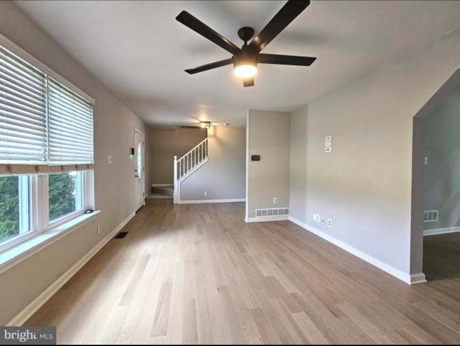 143 Rainbow Rd - Photo 3 of 15